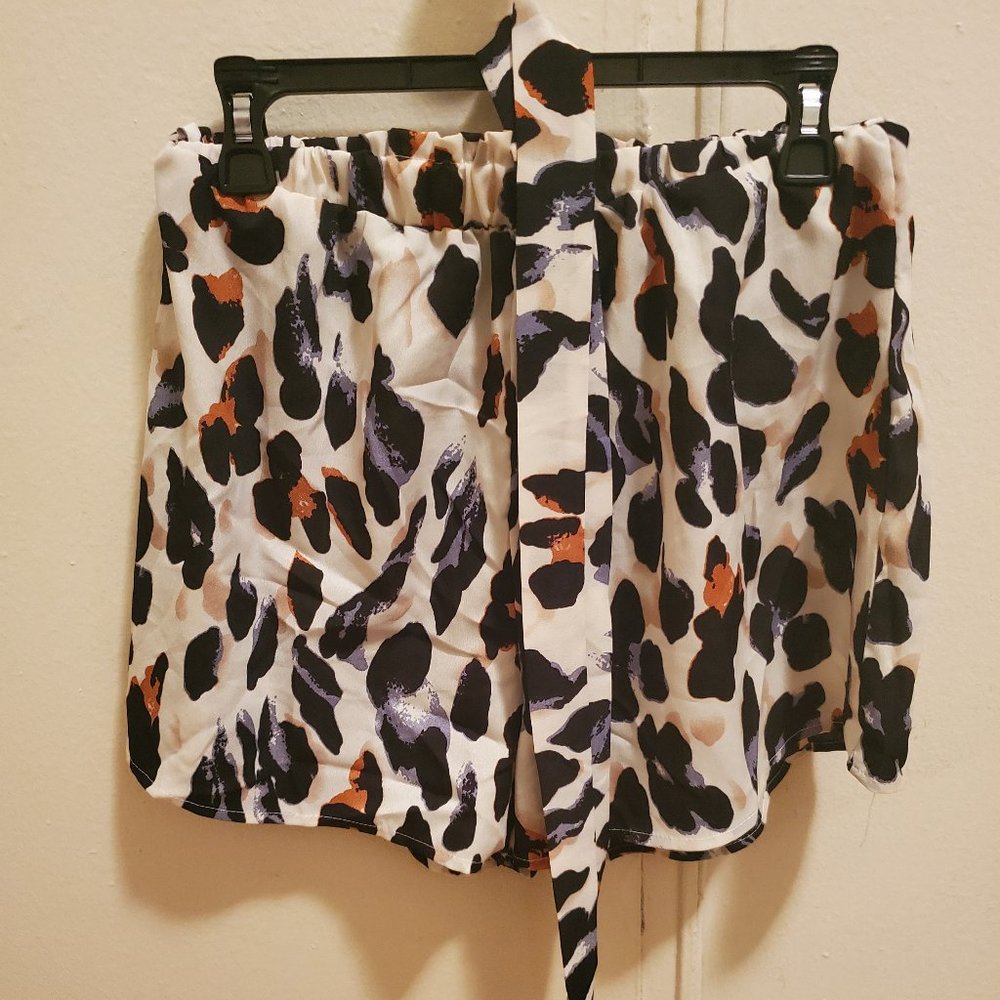 Belted Leopard Print Paperbag Shorts Sz L